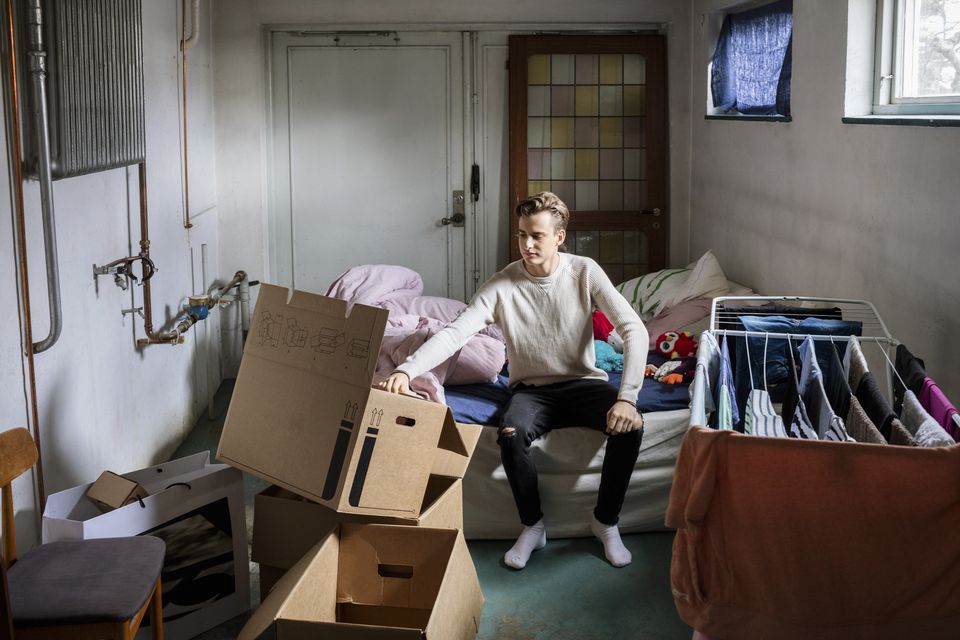 1517282832602434.jpg man-unpacking-cardboard-box-in-new-home-681890427-595543f95f9b5815d9dc3cea.jpg